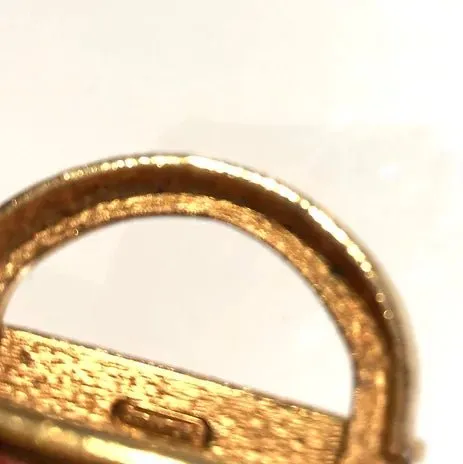 1980s BURBERRYS GOLD TONE METAL MEDALLION SCARF RING