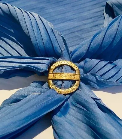 1980s BURBERRYS GOLD TONE METAL MEDALLION SCARF RING