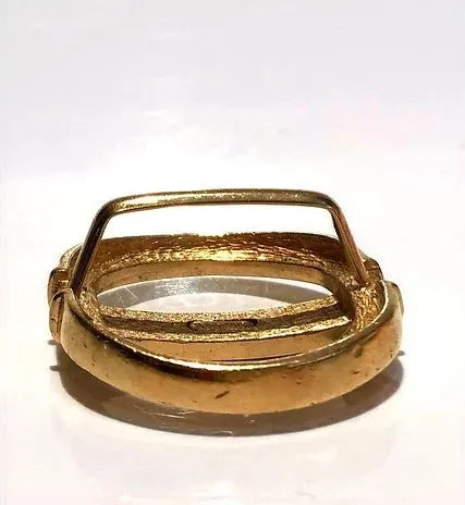 1980s BURBERRYS GOLD TONE METAL MEDALLION SCARF RING